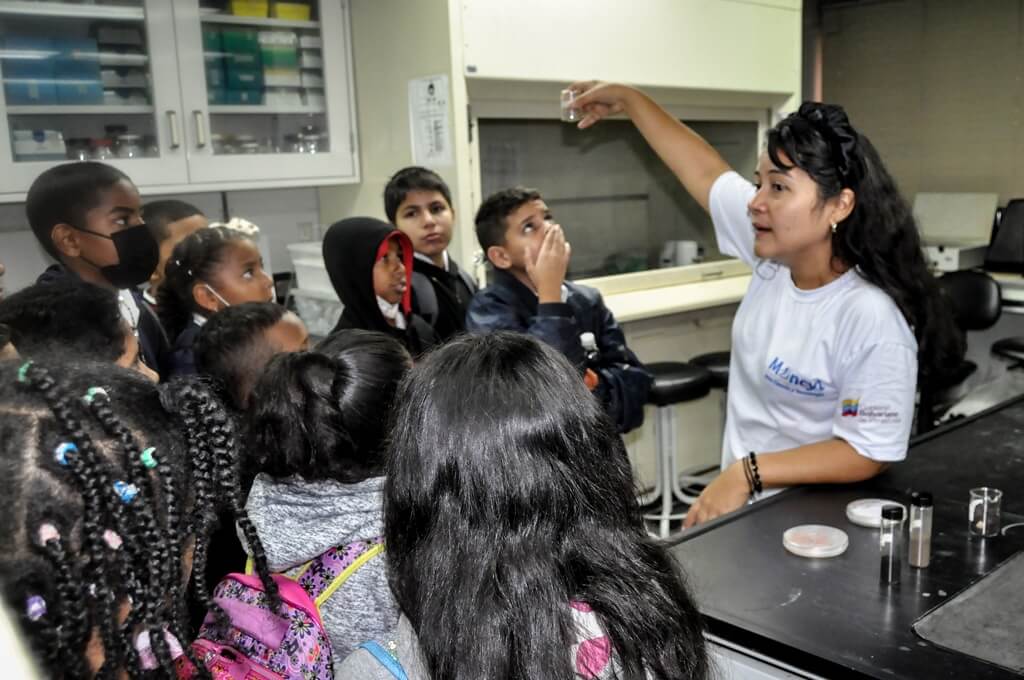 Lee más sobre el artículo Estudiantes de primaria disfrutaron de Ruta Científica en Caracas