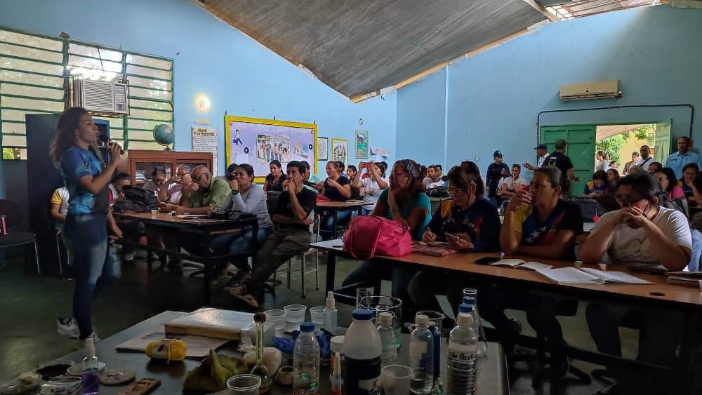 Lee más sobre el artículo Docentes de Guárico se montan en la Caravana de la Química