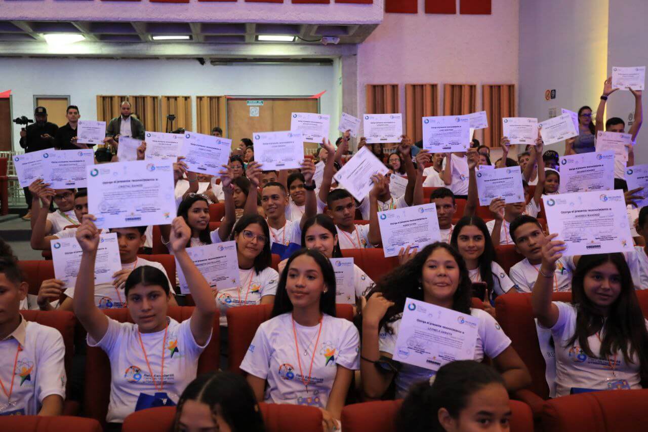 Lee más sobre el artículo Premian a estudiantes del Reto nacional de Ciencias naturales y matemáticas 2022- 2023