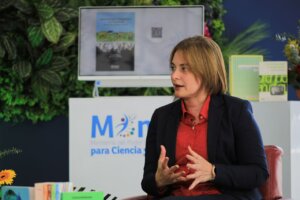 Lee más sobre el artículo Vicepresidenta Sectorial denuncia retención de equipos de Microscopía Electrónica en EEUU