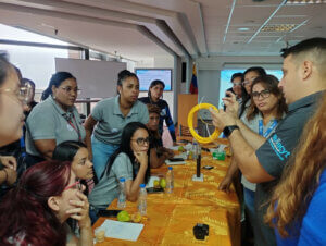 Lee más sobre el artículo Mujeres se capacitan en fibra óptica a través de plataforma digital “Mujer, la innovación está en TI”
