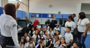 Lee más sobre el artículo Niños y niñas aprenden sobre telecomunicaciones y ciencias espaciales en la ABAE-Guárico gracias a la Ruta Científica