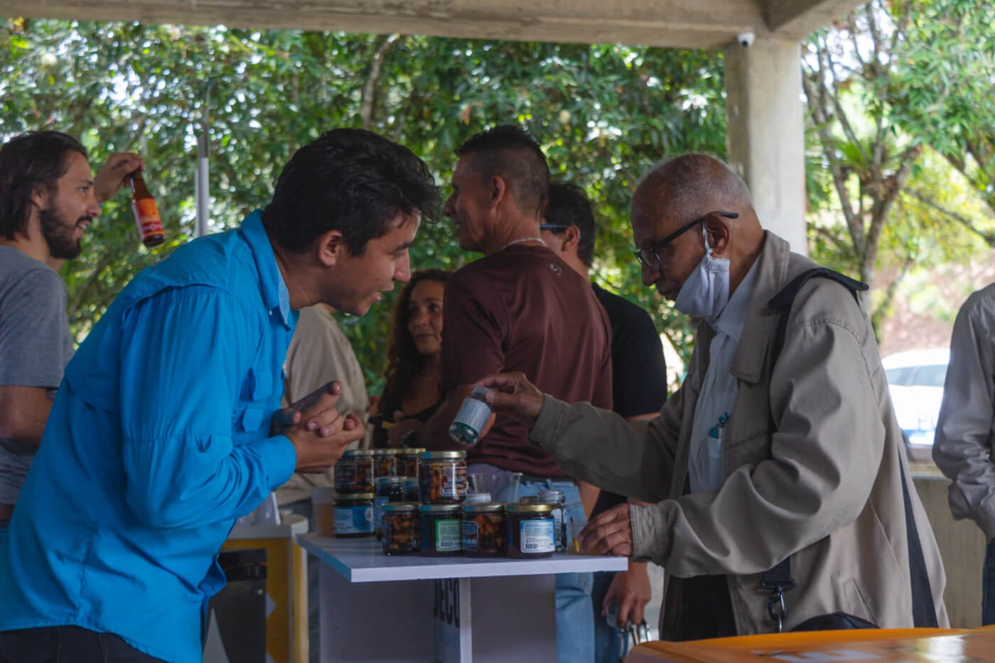 Lee más sobre el artículo Productores y científicos venezolanos impulsan proyectos sustentables en apicultura