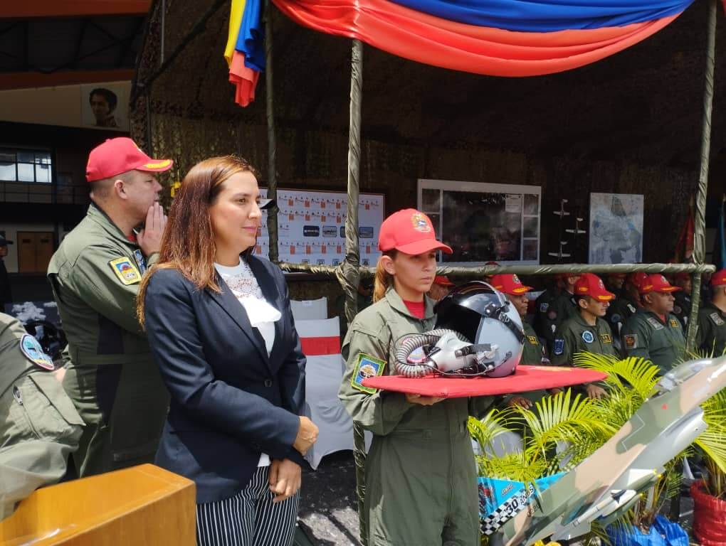 Lee más sobre el artículo CNTQ consolida independencia tecnológica con la fabricación y entrega de casco para pilotos de combate 