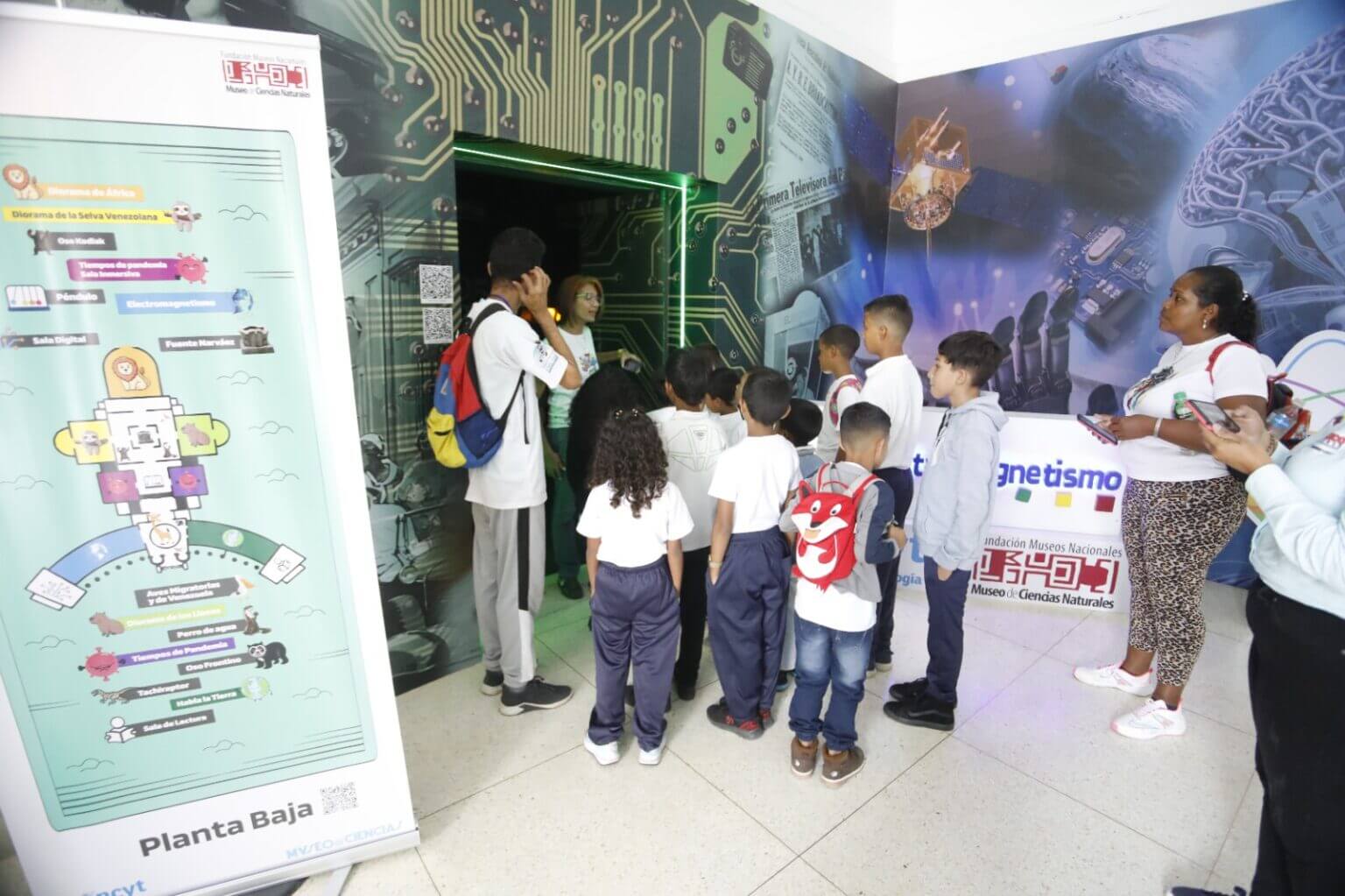 Lee más sobre el artículo Más de 40 niños y niñas de Guárico visitaron el Museo de Ciencias de Caracas
