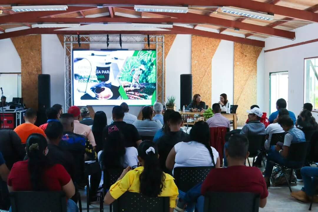 Lee más sobre el artículo Realizan conversatorio “La soberanía está en nuestra tierra” para impulsar gestión de recursos naturales