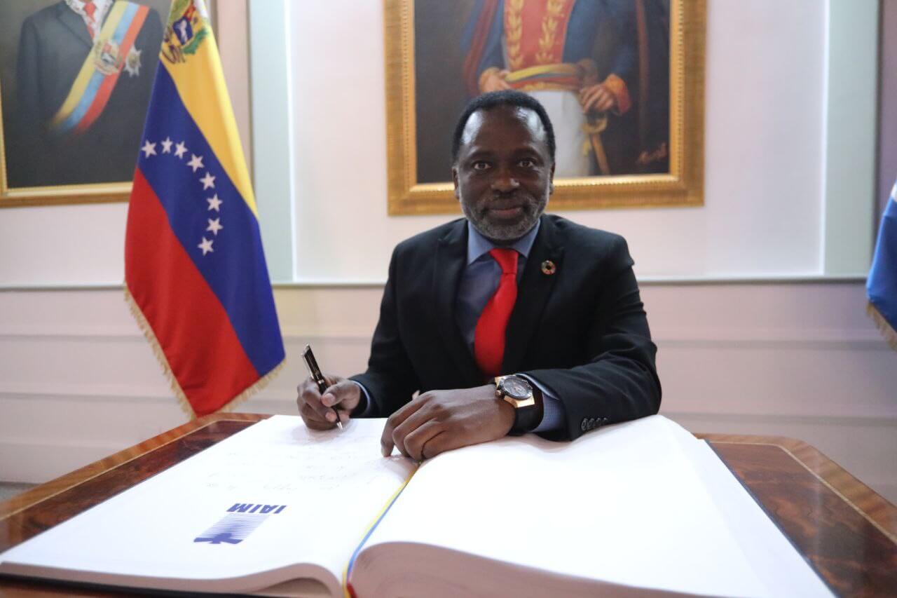 Lee más sobre el artículo Llega a Venezuela rector de la UNU para desarrollar agenda de trabajo del Comité Consultivo Internacional UNU-BIOLAC 2023