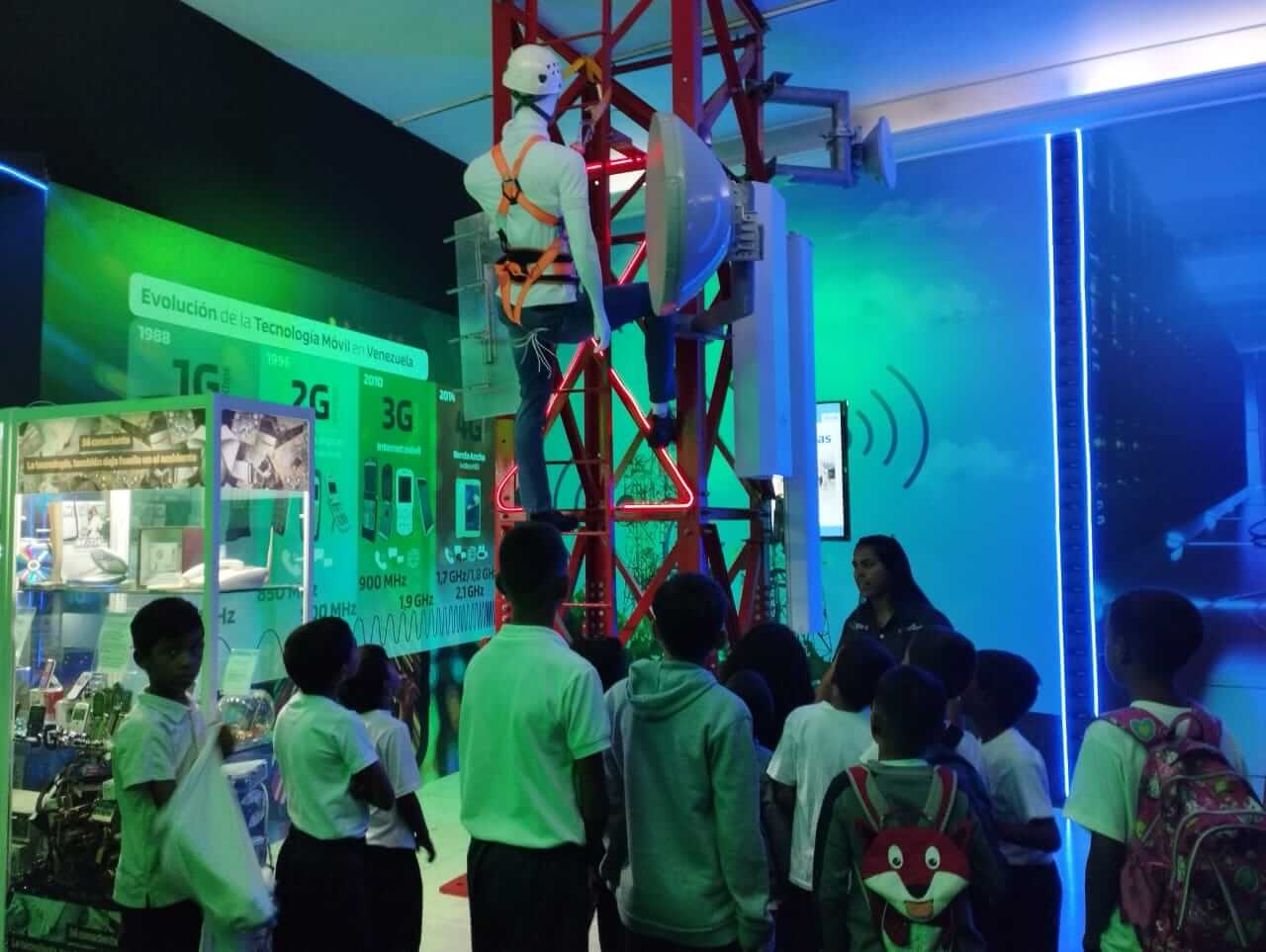 Lee más sobre el artículo Sala de Electromagnetismo del Museo de Ciencias te lleva a un viaje por el pasado, presente y futuro de las telecomunicaciones