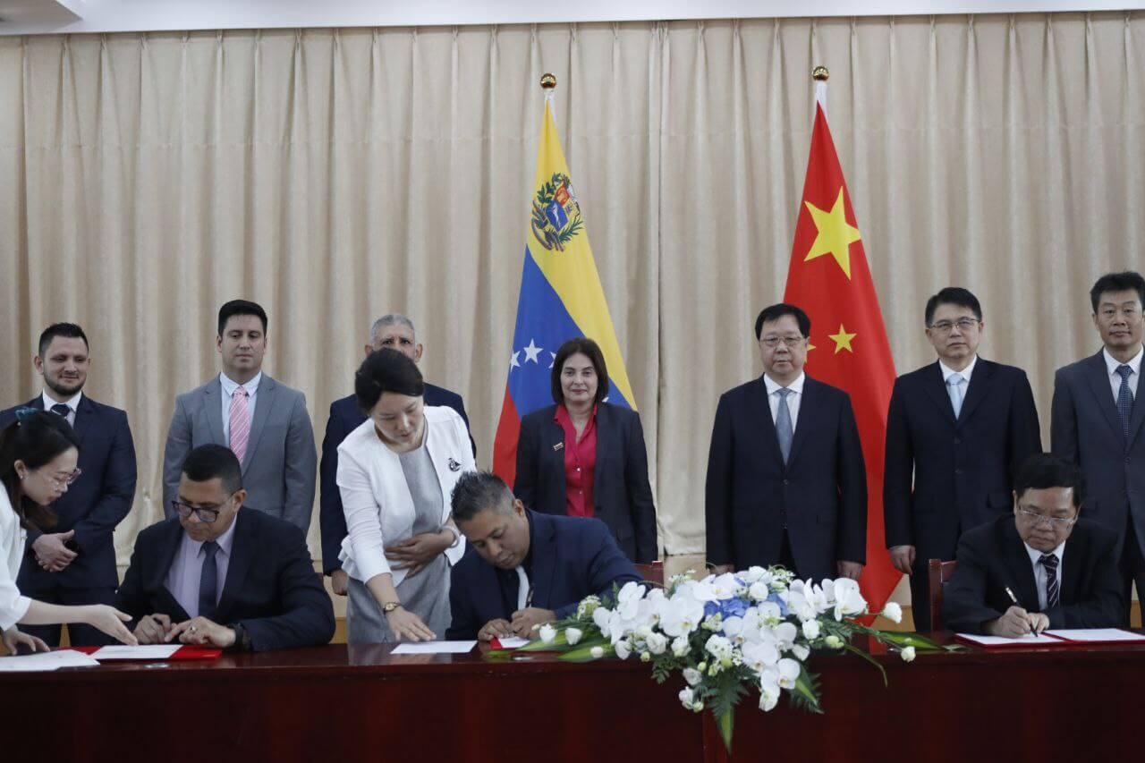 En este momento estás viendo Venezuela firma acuerdos con Centro Nacional de Oceanografía Satelital de China