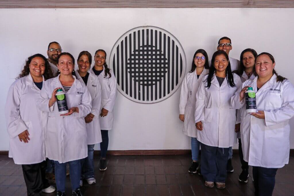 Científicos venezolanos crean producto para el saneamiento de ecosistemas acuáticos y terrestres