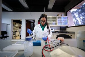 Lee más sobre el artículo Científicos venezolanos utilizan marcadores moleculares para la detección de virus de ARN y ADN