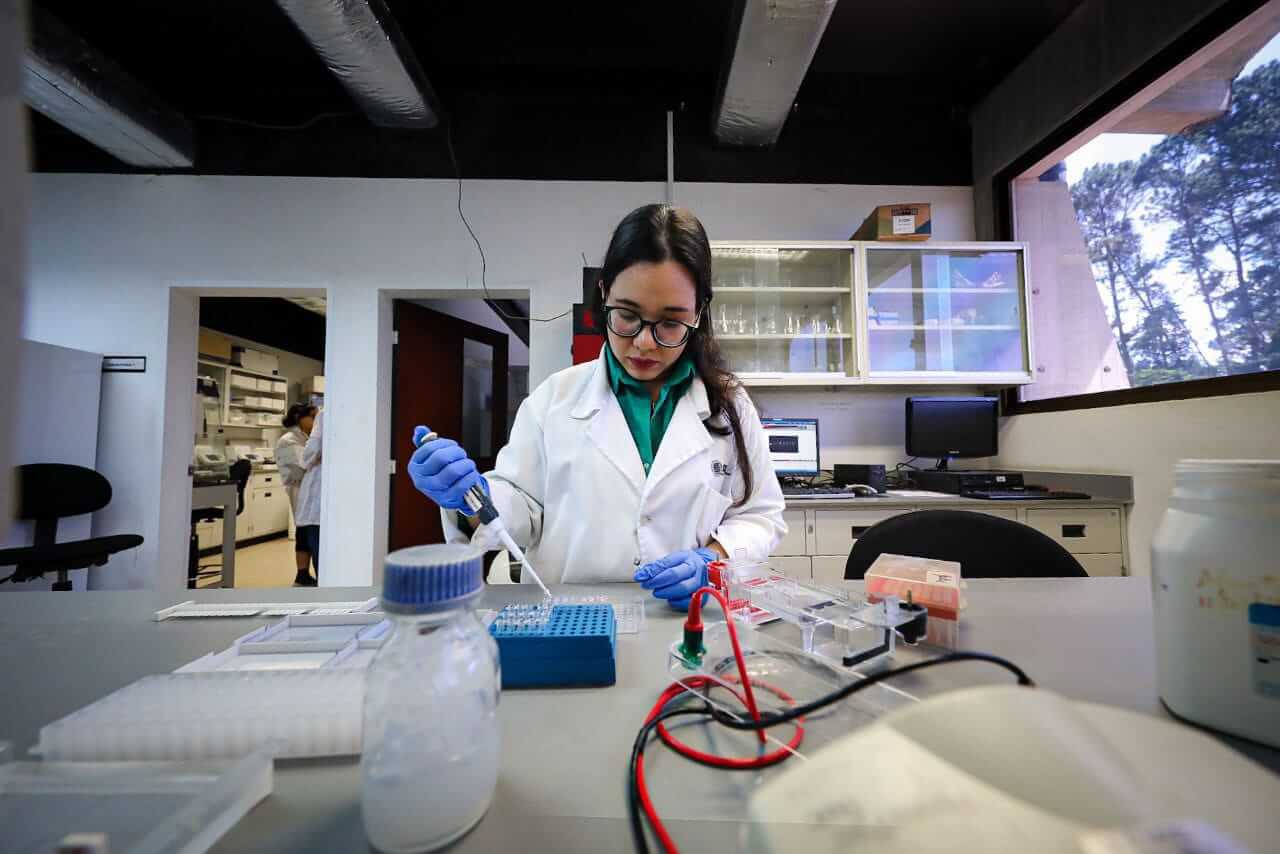 Lee más sobre el artículo Científicos venezolanos utilizan marcadores moleculares para la detección de virus de ARN y ADN