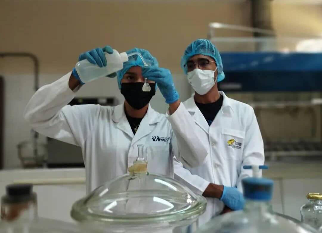 Lee más sobre el artículo Fundación CIEPE capacita a científicos del IVIC y ACAV en análisis físico-químicos