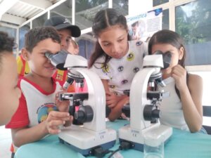 Lee más sobre el artículo Semilleros Científicos de Anzoátegui profundizan conocimientos en biología, física y química
