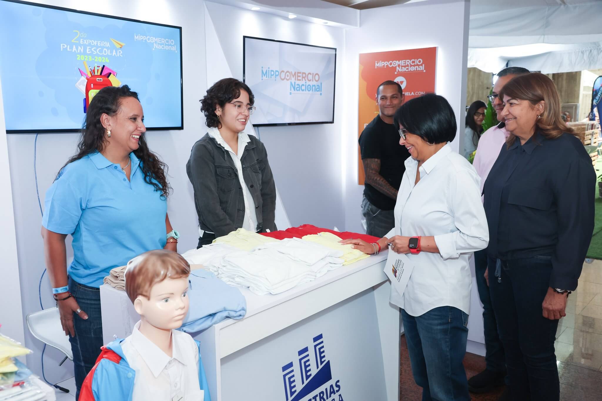 Lee más sobre el artículo Gobierno Bolivariano desplegará 59 ferias escolares en el territorio nacional desde este lunes