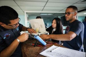 Lee más sobre el artículo Cayapa Heroica capacita a personal en hospitales de Barinas para mantenimiento y recuperación de equipos vitales