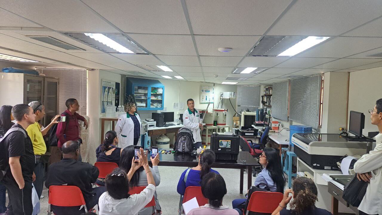 Lee más sobre el artículo Docentes culminan ciclo de preparación en taller del Programa Nucleando con visita a la Unidad de Tecnología Nuclear del IVIC
