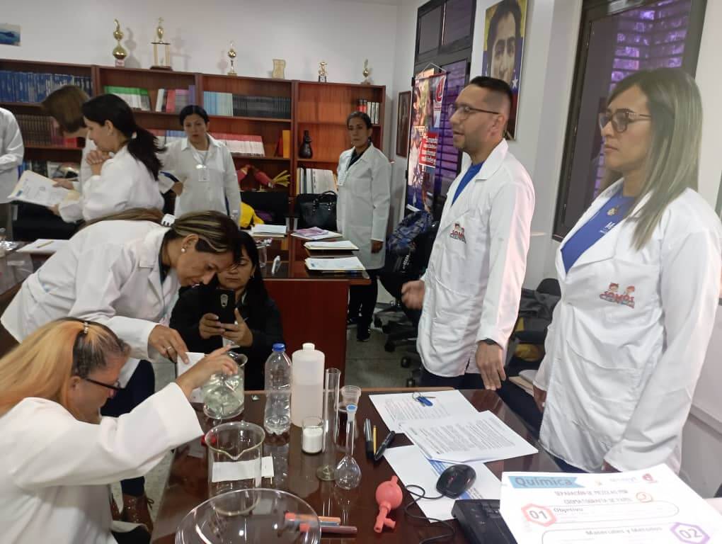 Lee más sobre el artículo Más de 50 docentes merideños participan en taller “Experiencias Educativas en Ciencias Naturales”