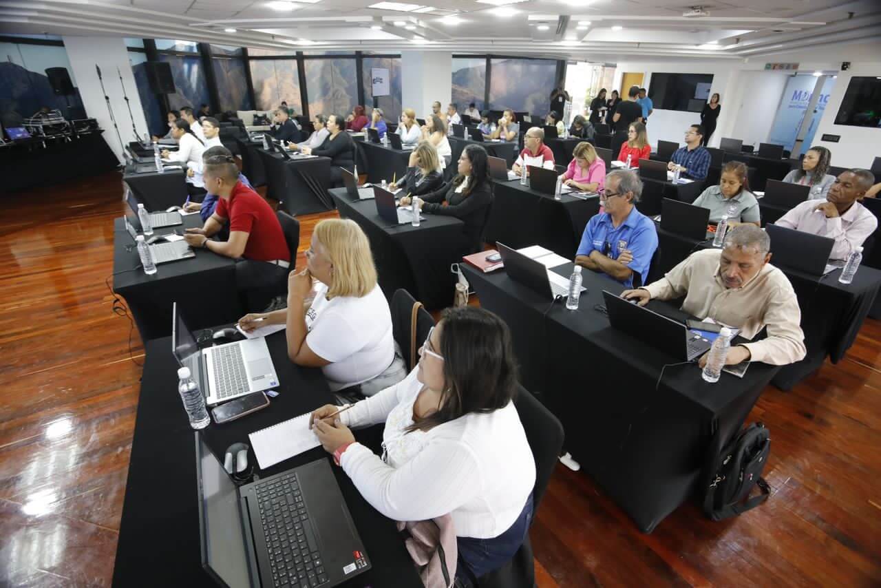 En este momento estás viendo Educadores venezolanos se convierten en portavoces de los usos pacíficos de la energía nuclear