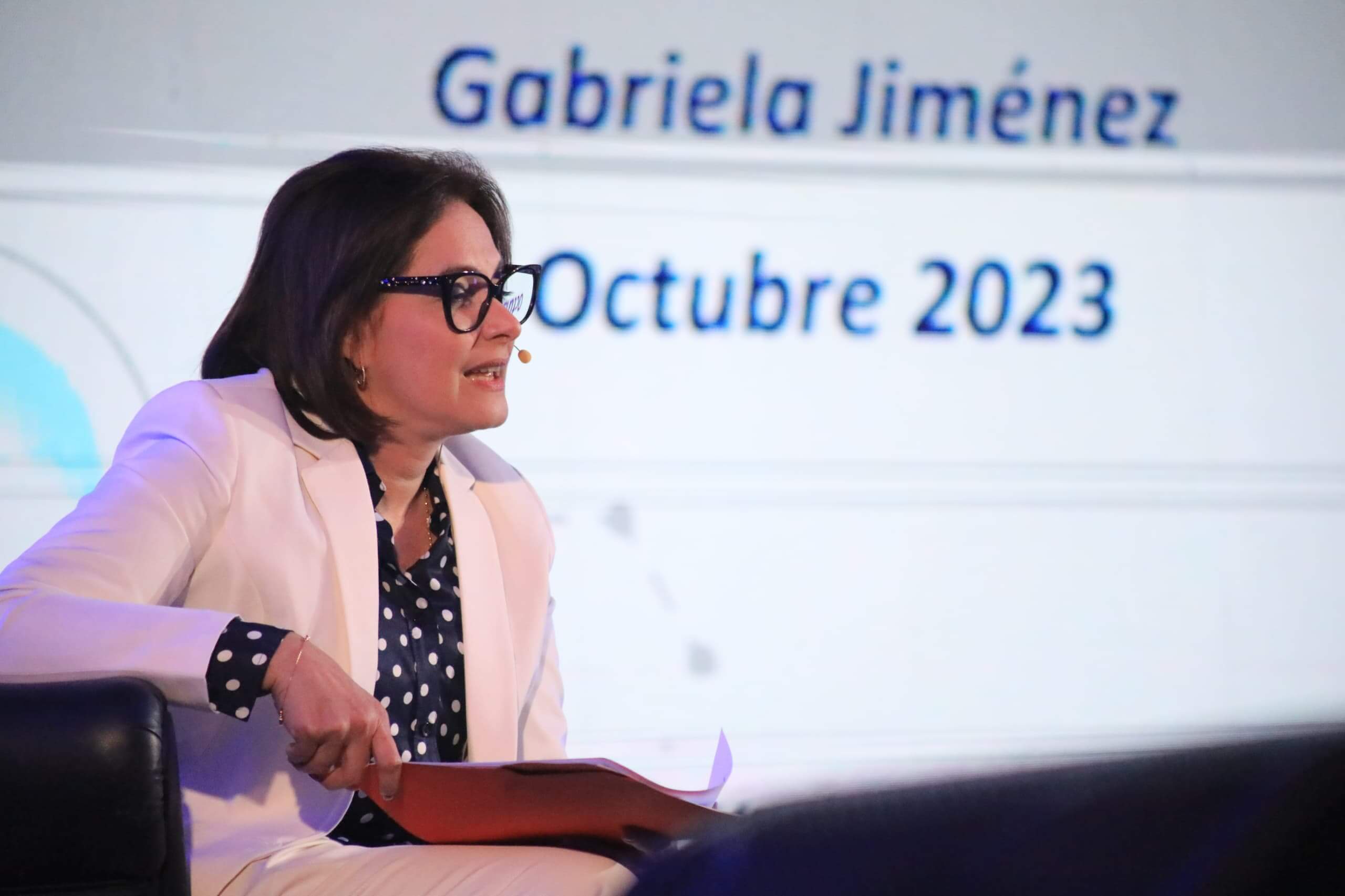En este momento estás viendo Vicepresidenta sectorial dictó Conferencia Magistral sobre ciencia y tecnología en la Academia Militar del Ejército Bolivariano