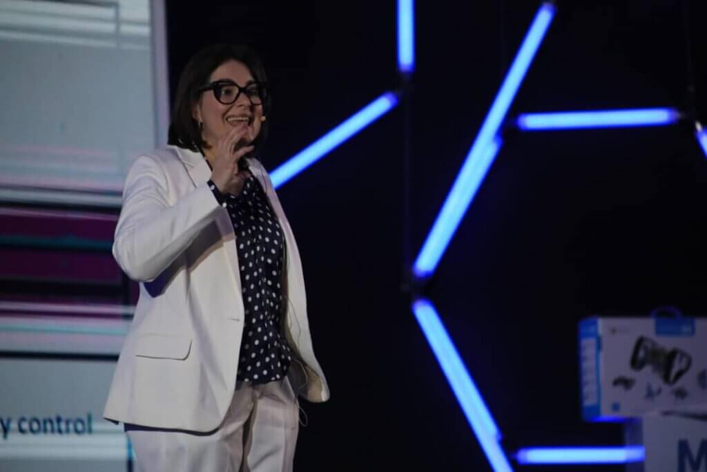 Ministra Gabriela Jiménez destacó capacidades del pueblo para crear e innovar