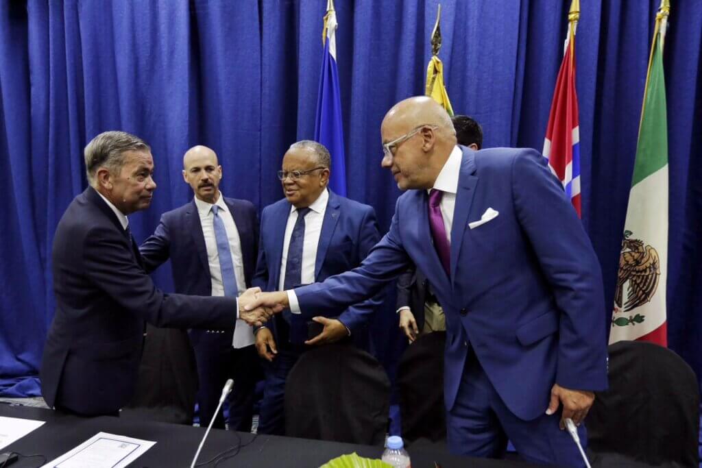 Gobierno Bolivariano y oposición suscriben acuerdos parciales en materia electoral y en defensa de los intereses de la nación