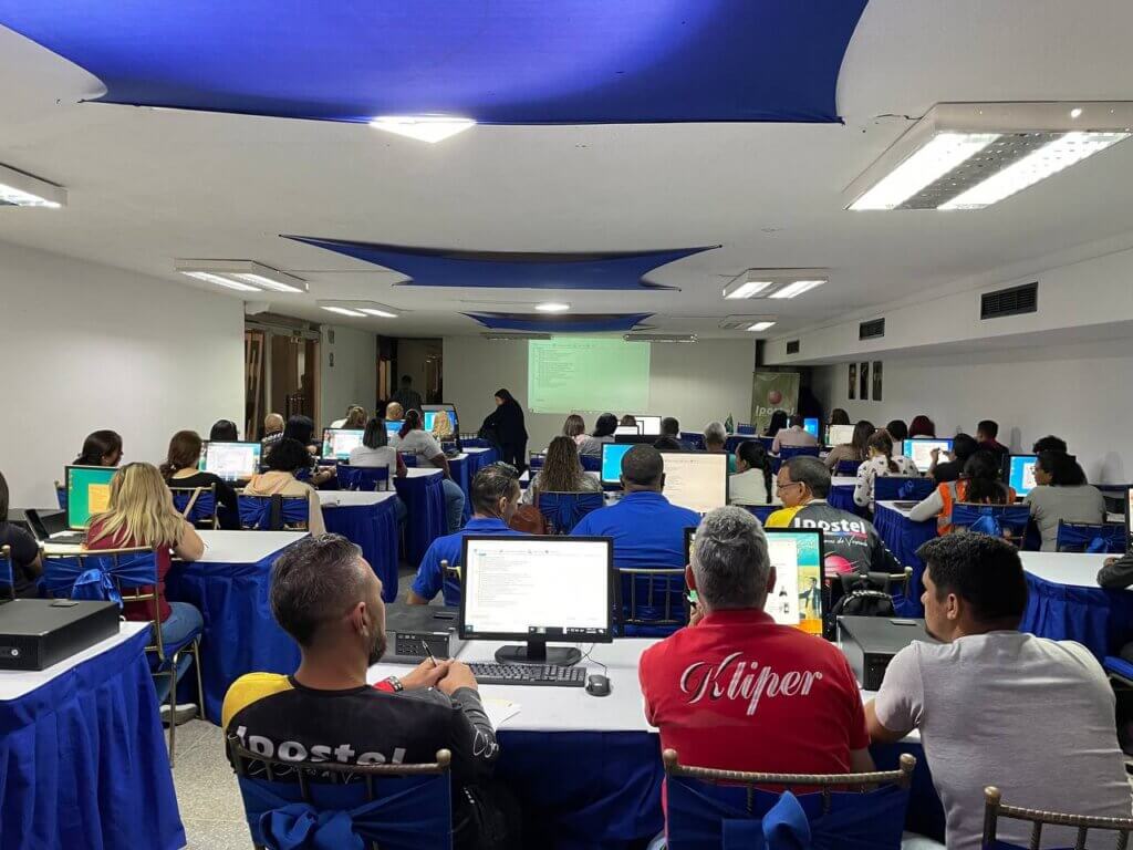 Trabajadores de Ipostel reciben capacitación sobre actualizaciones tecnológicas