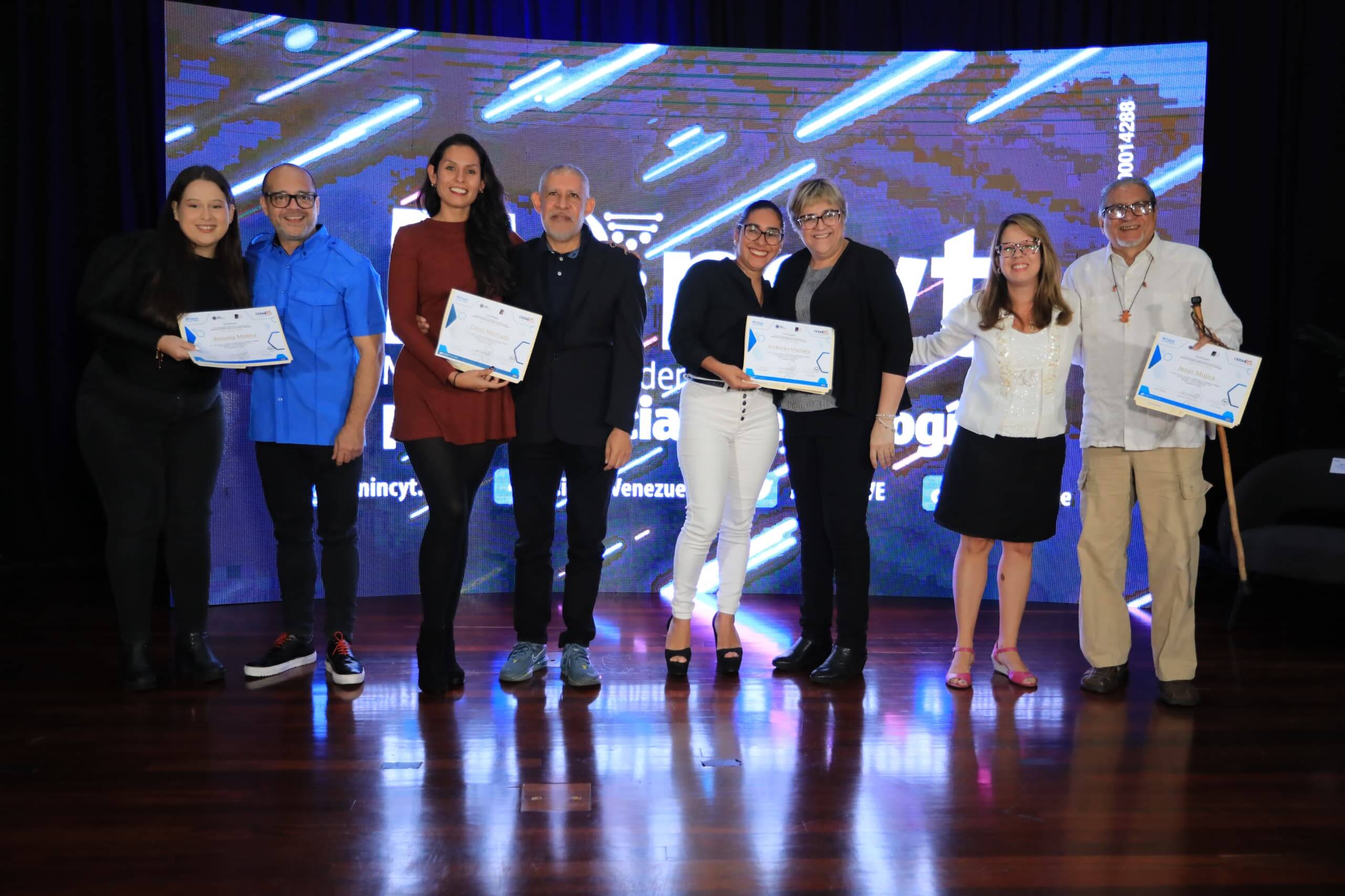 En este momento estás viendo Más de 100 profesionales recibieron certificados de estudio por participar en el Diplomado de Periodismo Científico