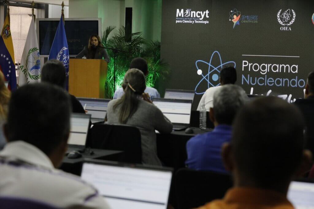 Viceministra Gloria Carvalho resaltó labor de los docentes venezolanos