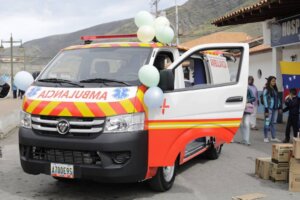 Lee más sobre el artículo Gobierno Nacional dota con ambulancia y equipos médicos al Hospital Dr. Francisco Gutiérrez en Mérida