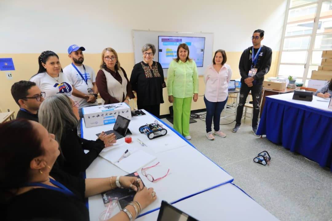 Lee más sobre el artículo Docentes reciben formación técnica para conformar 3.500 Núcleos de Robótica Educativa en el territorio nacional
