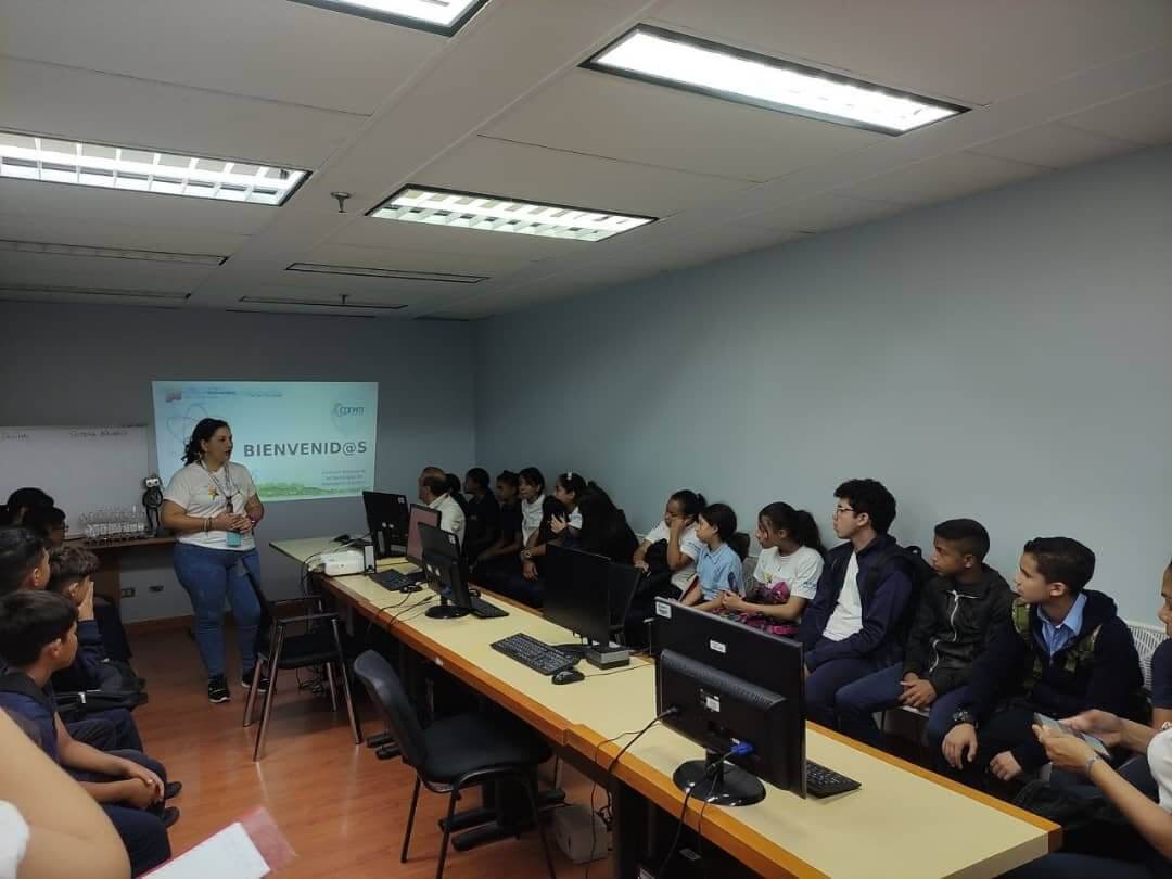 Lee más sobre el artículo Estudiantes de bachillerato reciben formación tecnológica a través de Conati en Miranda