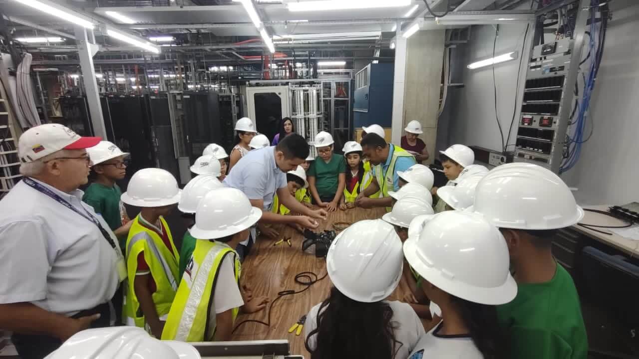 En este momento estás viendo Estudiantes de Lara y Apure exploran el mundo de las telecomunicaciones