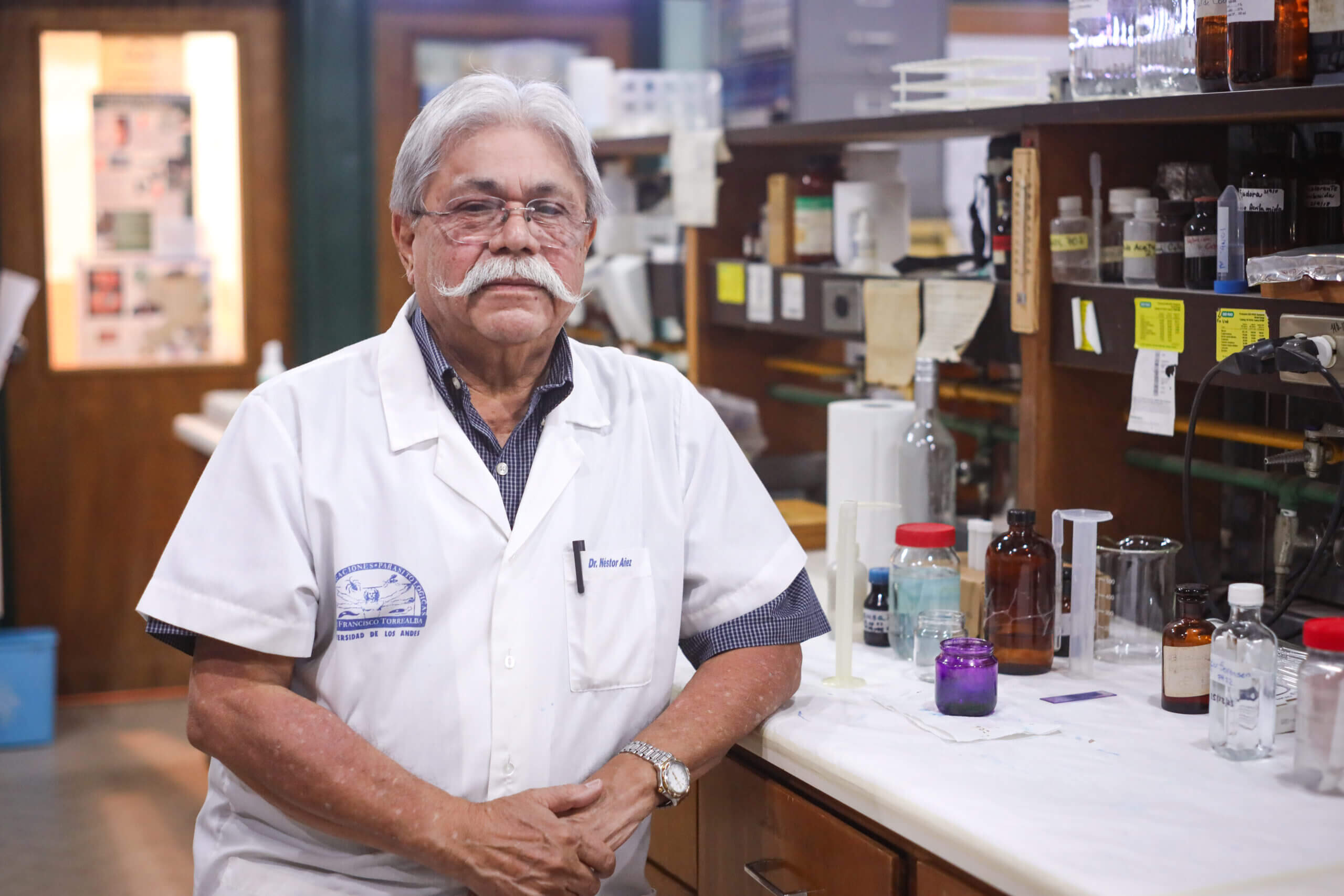 Lee más sobre el artículo Néstor Añez contribuye al fortalecimiento del Sistema Nacional Público de Salud con la aplicación de tratamientos para pacientes con leishmaniasis