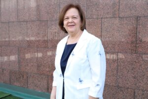 Lee más sobre el artículo Dra. Neira Gamboa: una vida de trabajo e investigación dedicada a la bioquímica