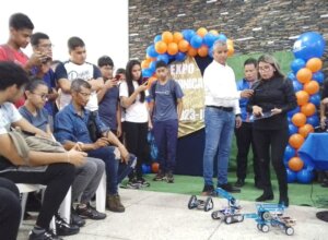 Lee más sobre el artículo Estudiantes del Politécnico Santiago Mariño de Bolívar aprenden de robótica con Fundacite