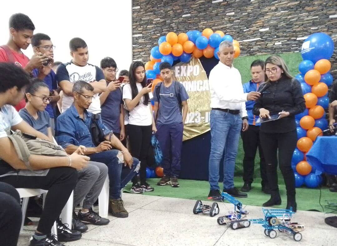 Lee más sobre el artículo Estudiantes del Politécnico Santiago Mariño de Bolívar aprenden de robótica con Fundacite