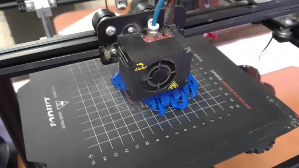 Lee más sobre el artículo Fundacite Zulia y la Fundación Creando Abrazos fabrican prótesis en 3D para pacientes con discapacidad