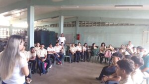 Lee más sobre el artículo Ingenieros compartieron experiencias sobre robótica con estudiantes de Bolívar