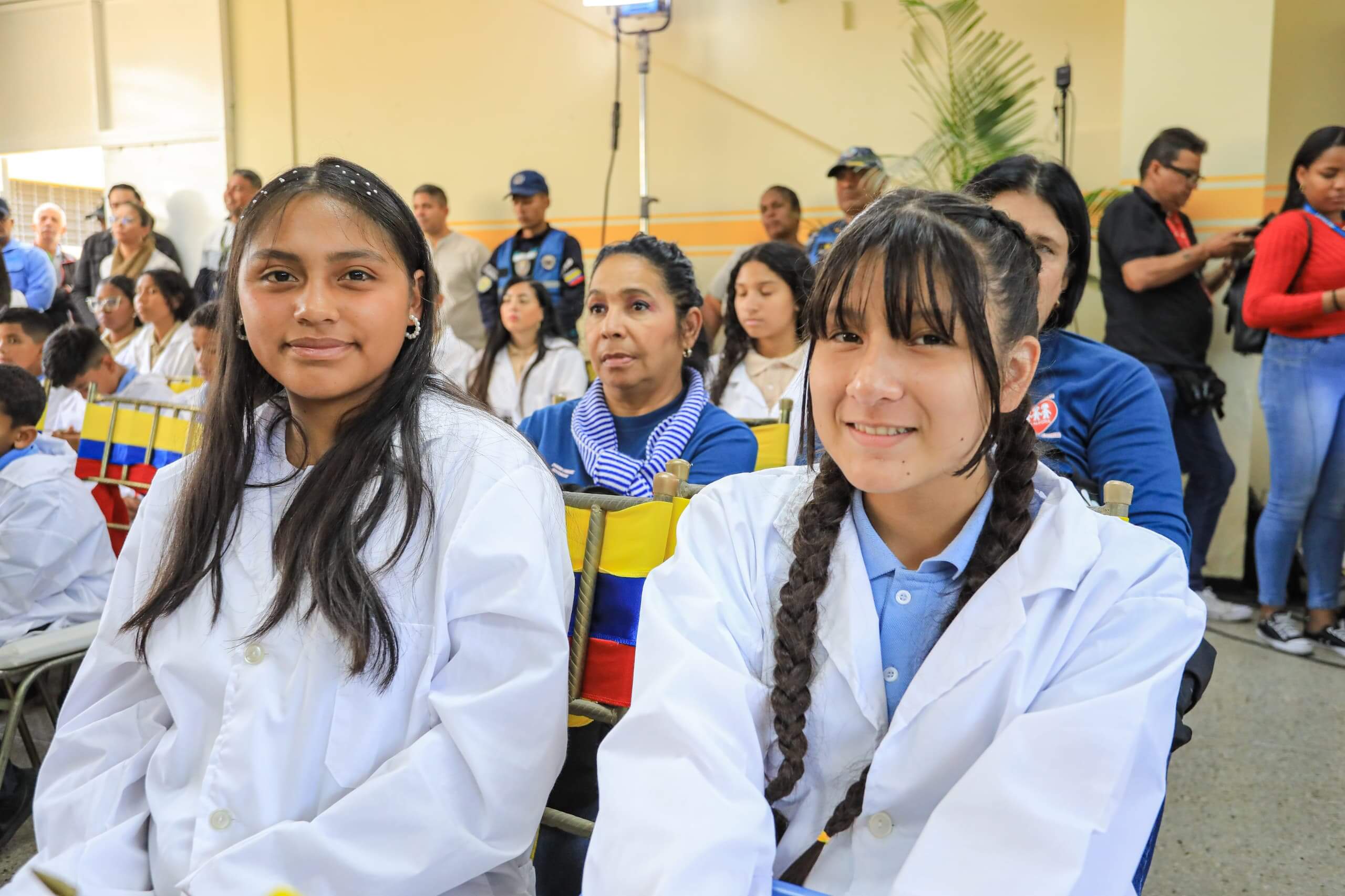 En este momento estás viendo Más de 2 mil escuelas técnicas promueven el desarrollo integral de estudiantes en Venezuela