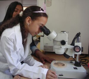 Lee más sobre el artículo Semilleros Científicos: forjando el futuro de la ciencia y la tecnología