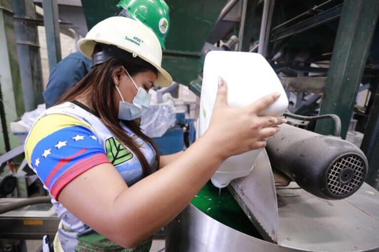 Lee más sobre el artículo Mujeres venezolanas son protagonistas del desarrollo de la biotecnología en el país