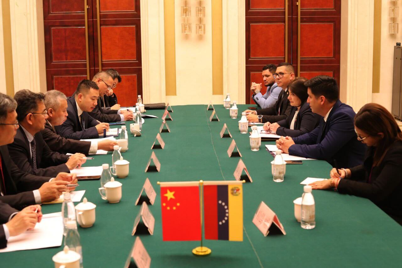 Lee más sobre el artículo Venezuela y China firman acuerdo de cooperación para la conservación de los bosques tropicales