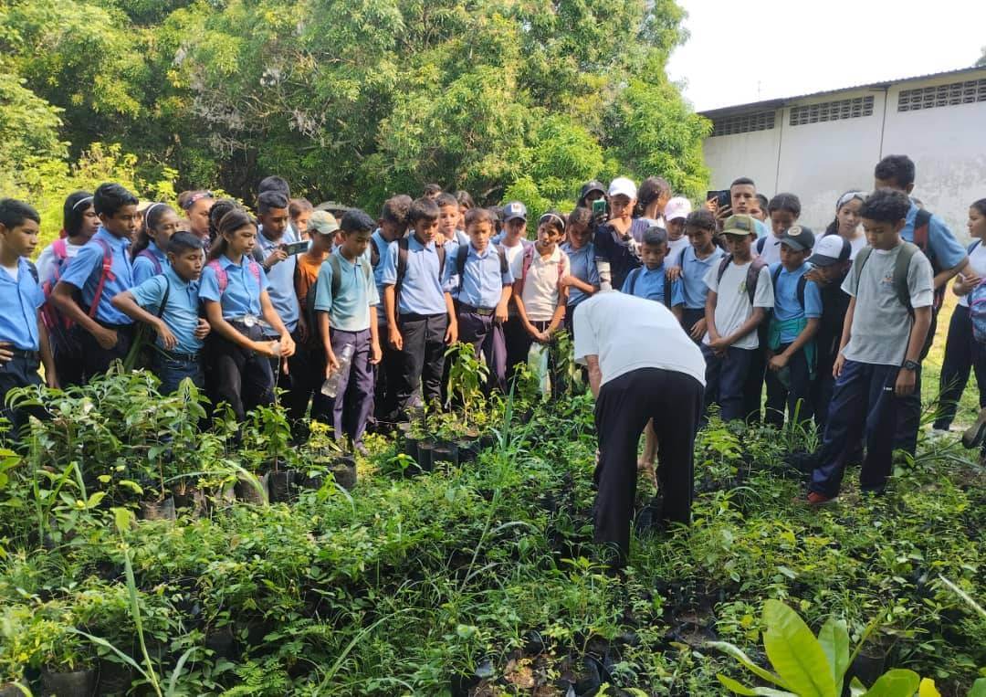 Lee más sobre el artículo Estudiantes de Amazonas participan en la Ruta Científica «Fusión de sabores ancestrales»