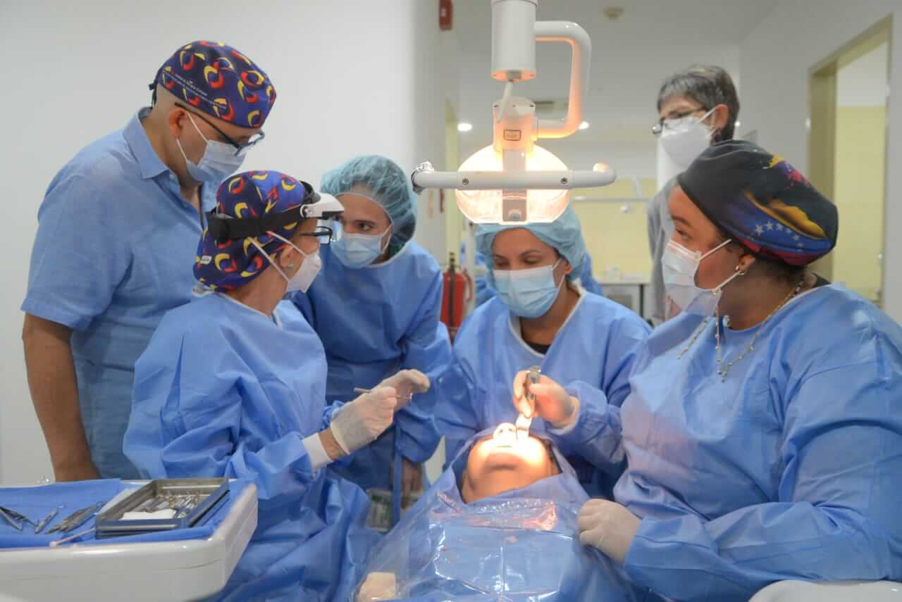 Lee más sobre el artículo Revista científica reconoce tratamiento de regeneración de pulpa dental realizado en el IVIC