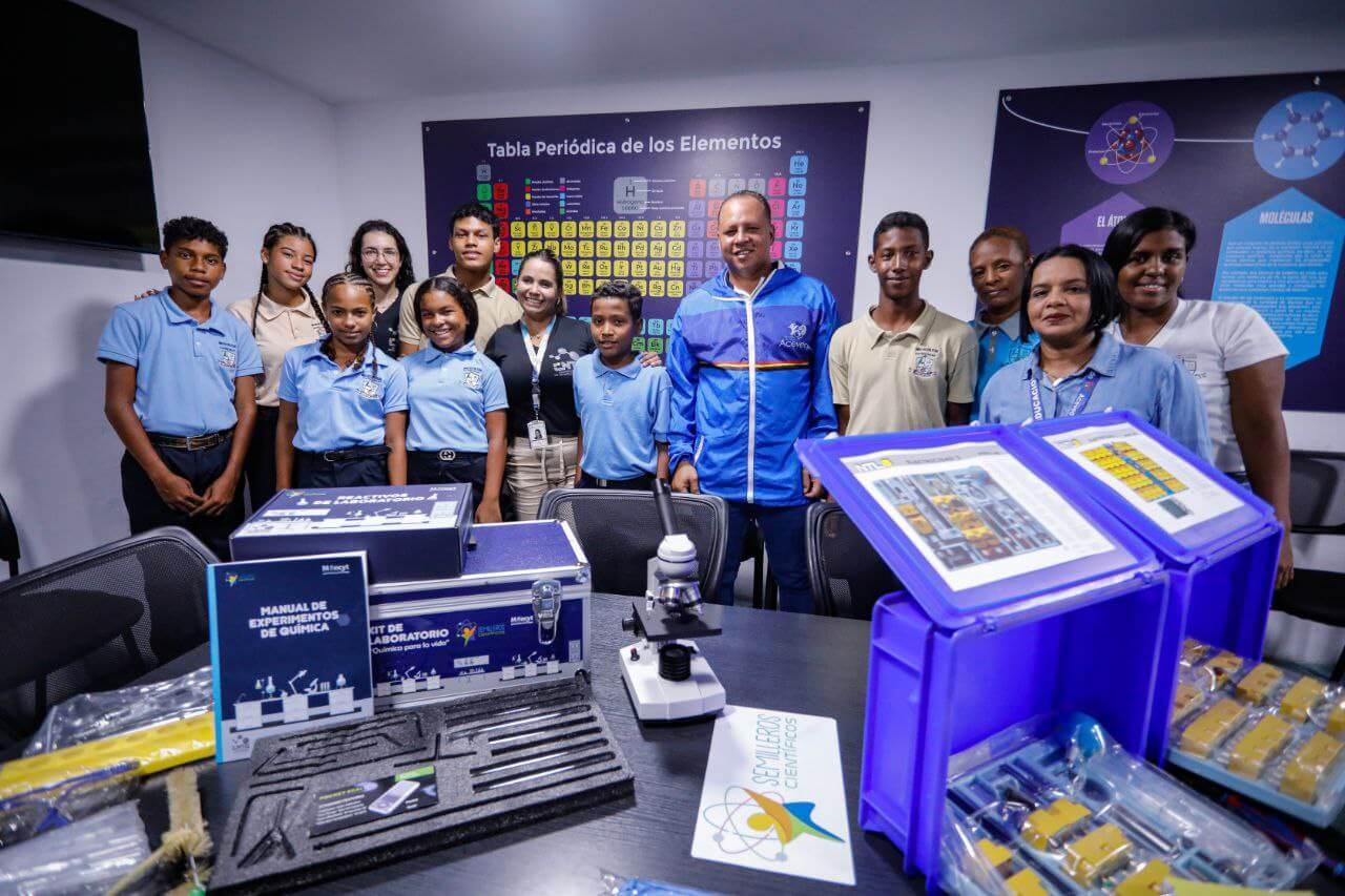 Lee más sobre el artículo Mincyt continúa activación de laboratorios de química en escuelas de Miranda