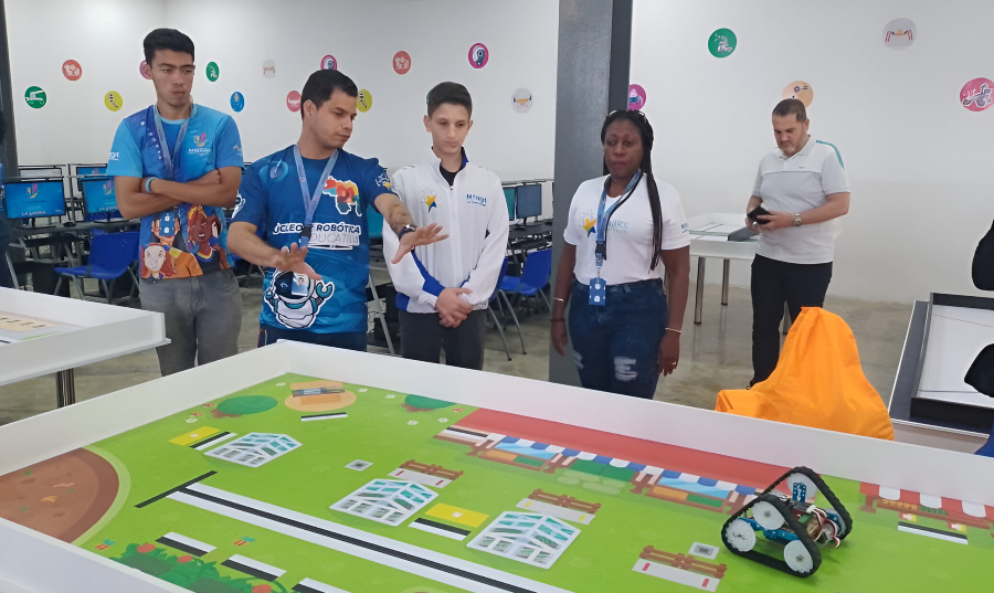 Lee más sobre el artículo Joven campeón mundial de aritmética visita Centro Didáctico para la Enseñanza de la Ciencia en La Guaira