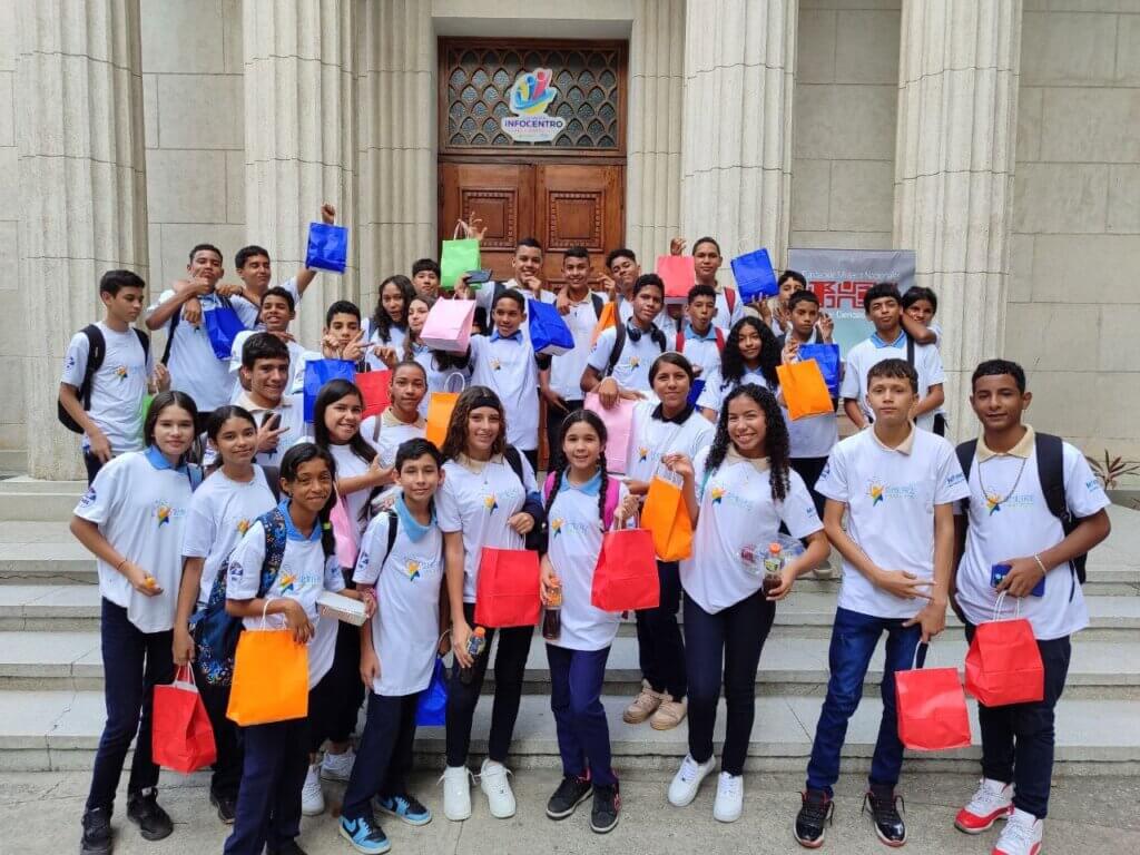 <strong>Estudiantes de Cúa disfrutaron una experiencia de difusión del conocimiento en el Museo de Ciencias</strong>