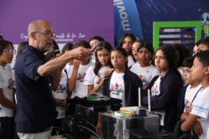 Lee más sobre el artículo Más de 2200 estudiantes de Miranda, Caracas y La Guaira participan en Feria de las Niñas en las TIC