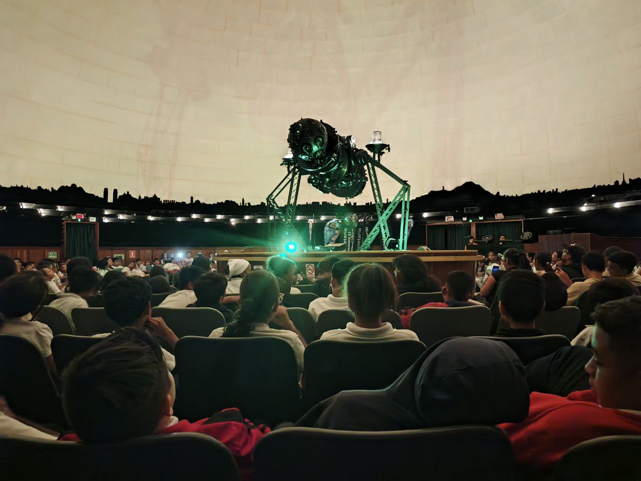 Lee más sobre el artículo Semilleros Científicos visitaron el Planetario Humboldt para acercarse al mundo de la astronomía